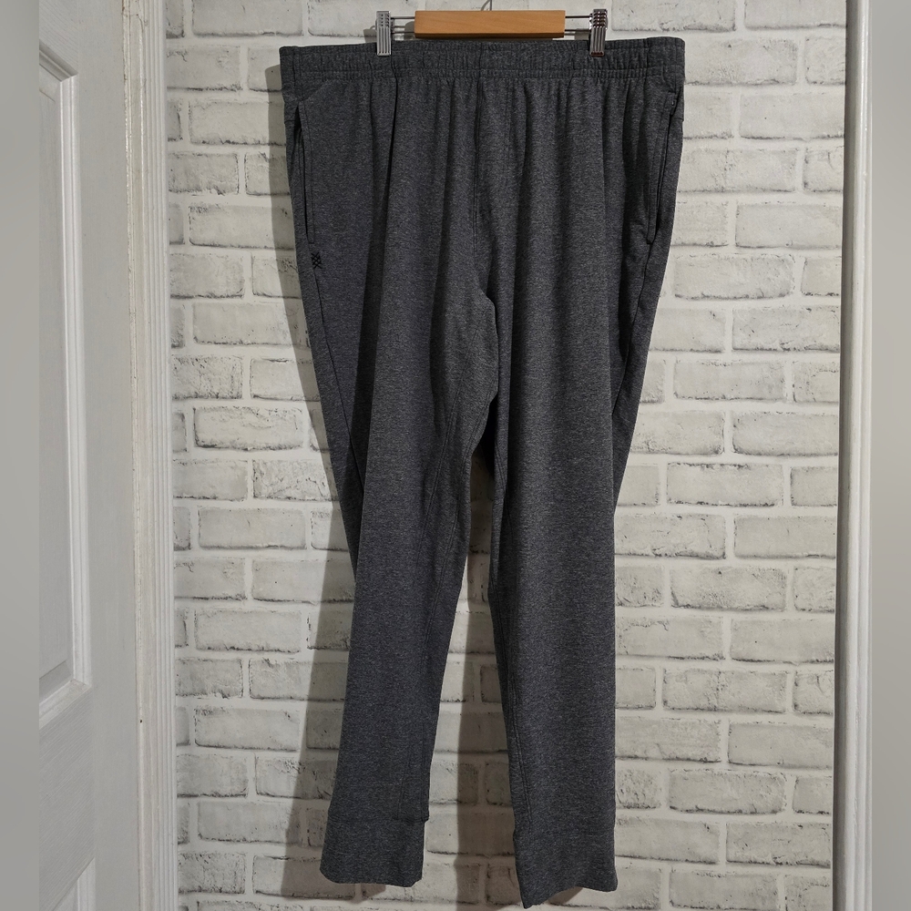NEW Rhone Rein All Around Jogger Grey size XL - Picture 4 of 13
